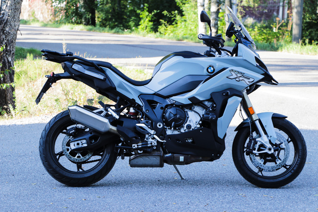 BMW S1000XR – Sporttiadventuren pehmeämpi olemus BMW S1000XR – Sporttiadventuren pehmeämpi olemus