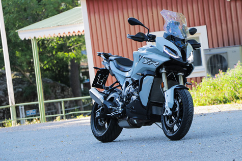 BMW S1000XR – Sporttiadventuren pehmeämpi olemus
