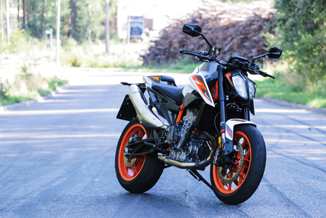 KTM 890 Duke R – Nakutykki