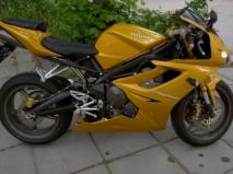 Triumph Daytona Triple – piiskatykki