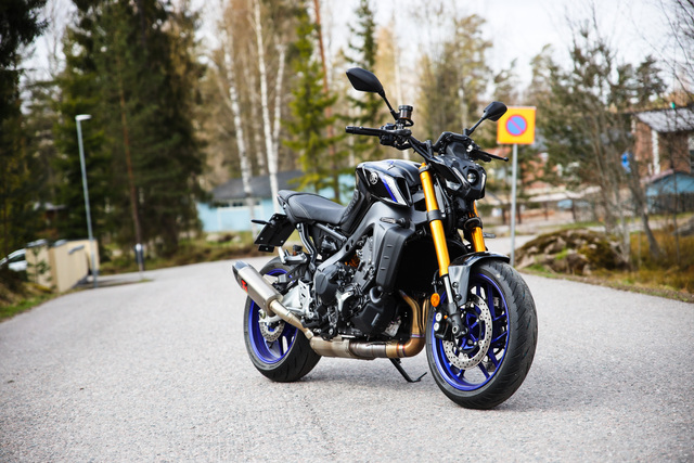 Yamaha MT-09 SP – Naku kaikilla herkuilla Yamaha MT-09 SP – Naku kaikilla herkuilla