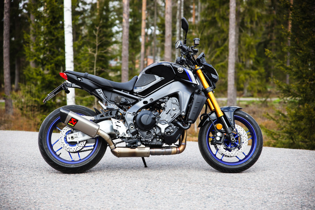 Yamaha MT-09 SP – Naku kaikilla herkuilla Yamaha MT-09 SP – Naku kaikilla herkuilla