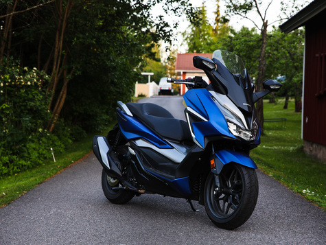 Honda Forza 350 – Ketterä kaupunkisukkula