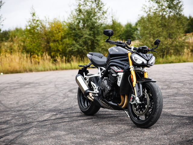 Triumph Speed Triple 1200 RS – Sumuisten Saarten Gorilla