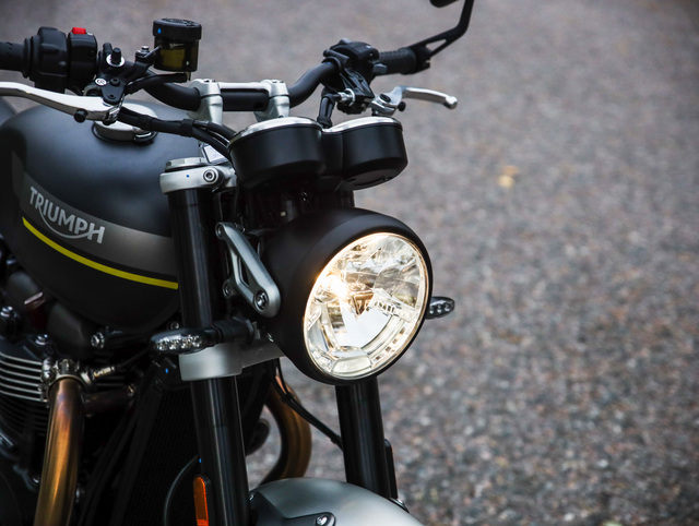 Triumph Speed Twin – Retroisa ratakettu Triumph Speed Twin – Retroisa ratakettu