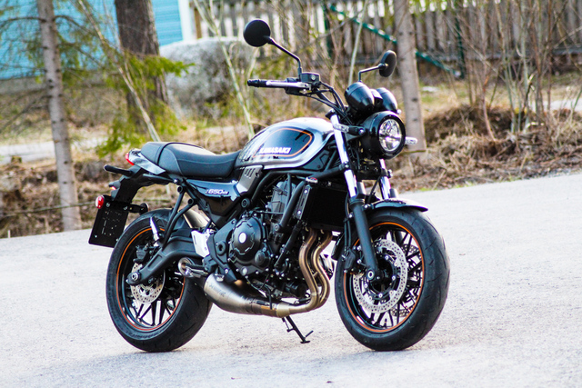 Kawasaki Z 650 RS – Rennompi retroherkku