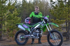 Onko tässä tämän hetken paras enduromoottoripyörä? Tanja Kaitaisen valinta on Kawasaki KX250XC