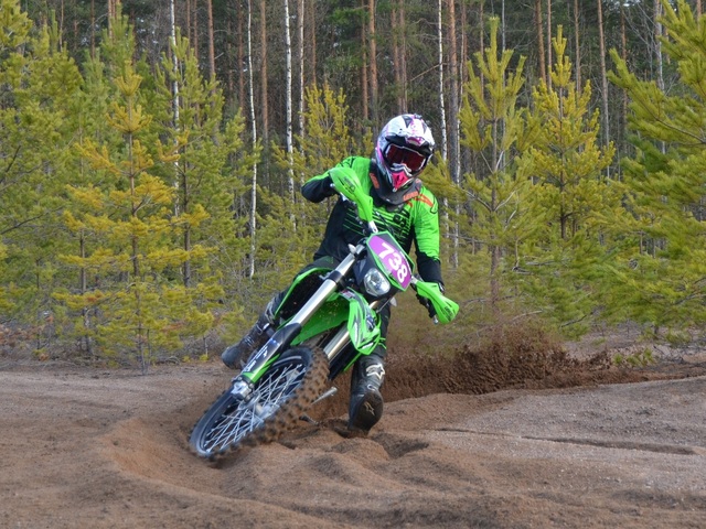 Onko tässä tämän hetken paras enduromoottoripyörä? Tanja Kaitaisen valinta on Kawasaki KX250XC