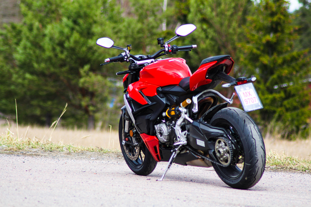 Ducati Streetfighter V2 – Pykälän verran pienempi paholainen Ducati Streetfighter V2 – Pykälän verran pienempi paholainen