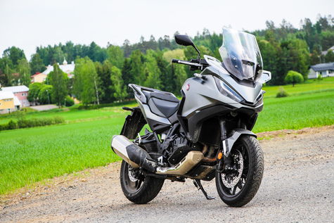 Honda NT 1100 DCT – Menevä ja mukava matkajuhta