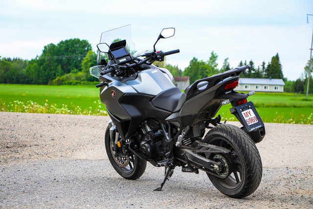 Honda NT 1100 DCT – Menevä ja mukava matkajuhta