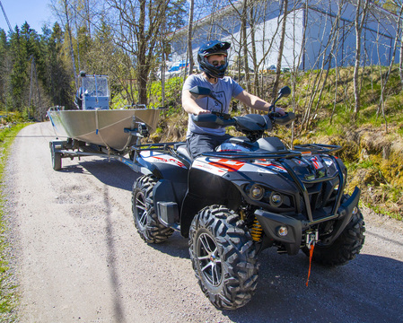 Pihatöihin, kuljetukseen, koulumatkalle... Access Motor -mönkijästä on moneksi