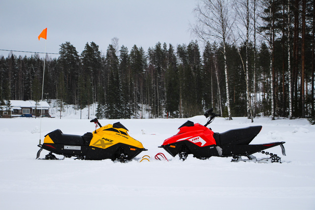 Lynx Rave 200 ja Ski-Doo MXZ 120 – Pikkukelkoilla harrastuksen hurmaan Lynx Rave 200 ja Ski-Doo MXZ 120 – Pikkukelkoilla harrastuksen hurmaan