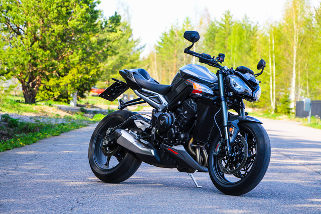 Triumph Street Triple 765 RS – Sporttinakujen ykkönen