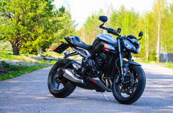 Triumph Street Triple 765 RS – Sporttinakujen ykkönen