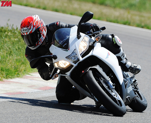 Iso pikkusportti Aprilia RS 4